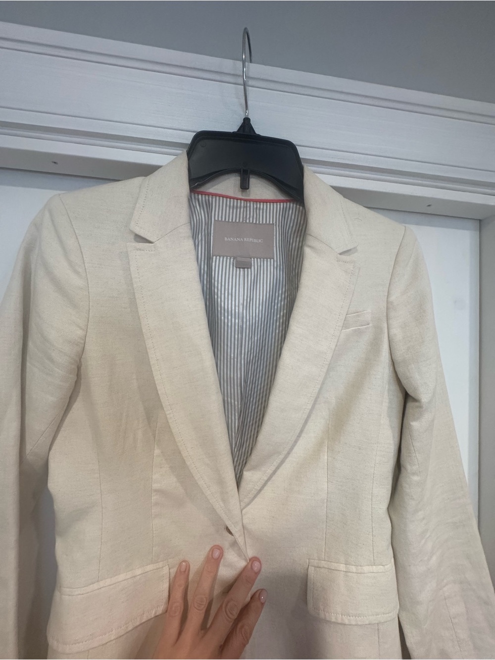 Banana Republic Cream Single-Button Tailored Blazer - Picture 4 of 11